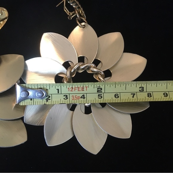 Vintage Retro Large Fan Flower Earrings - Picture 9 of 9